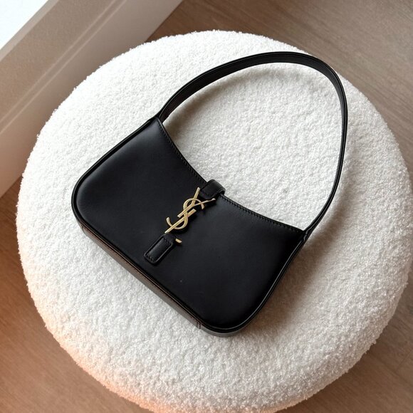 SAINT LAURENT le 5 à 7 mini in smooth leather - Picture 1 of 11